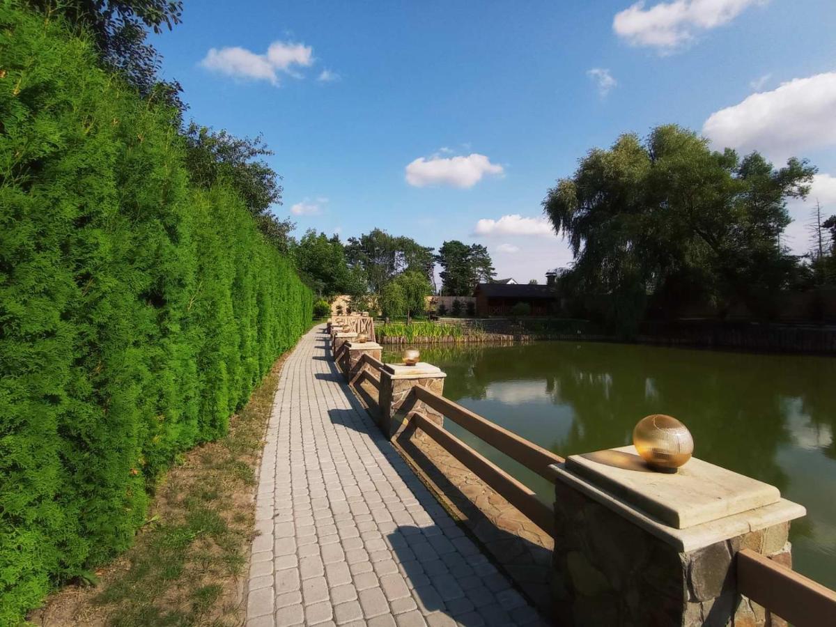 Готельно-ресторанний комплекс Прованс парк Почаев Экстерьер фото