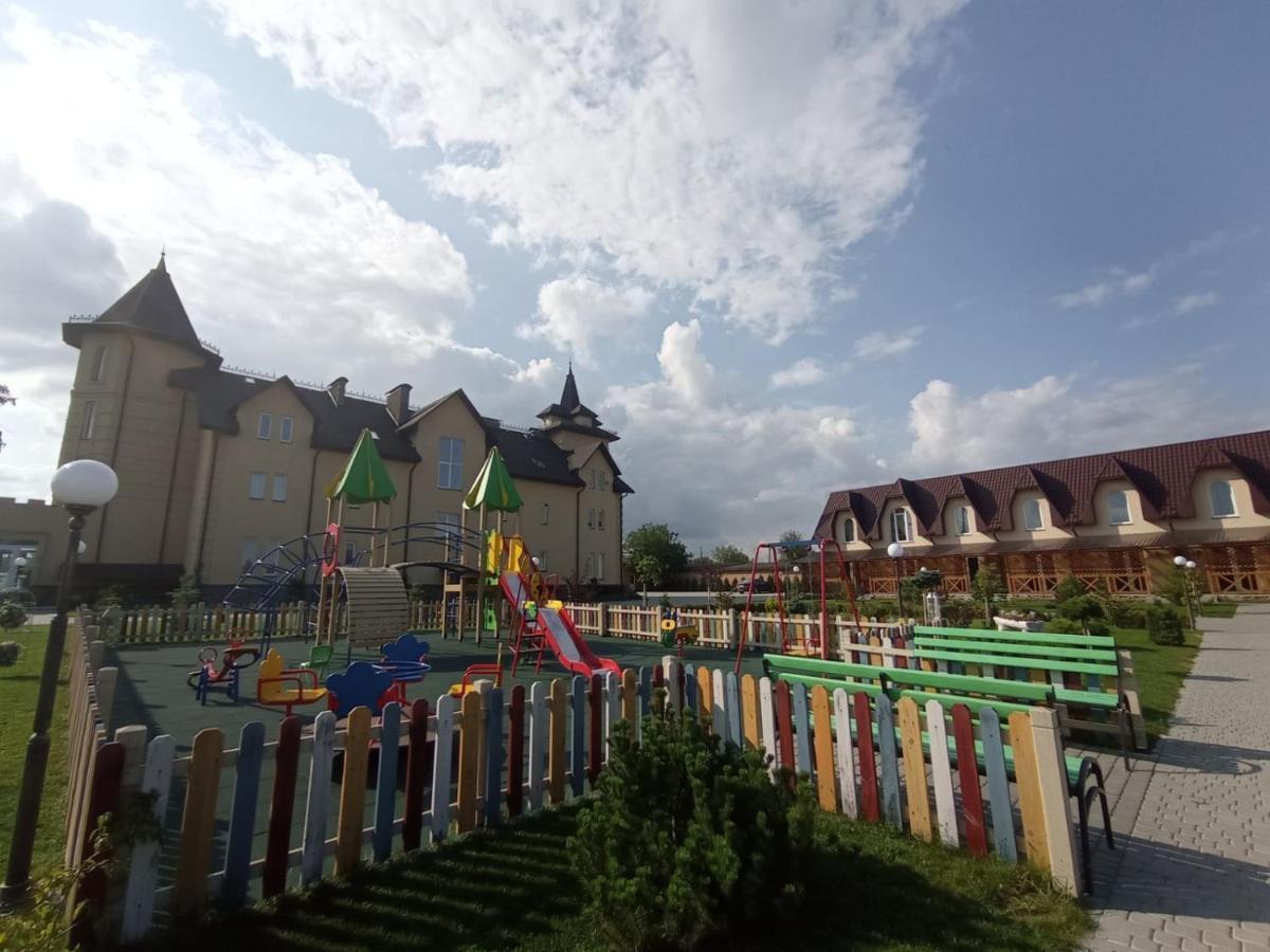 Готельно-ресторанний комплекс Прованс парк Почаев Экстерьер фото